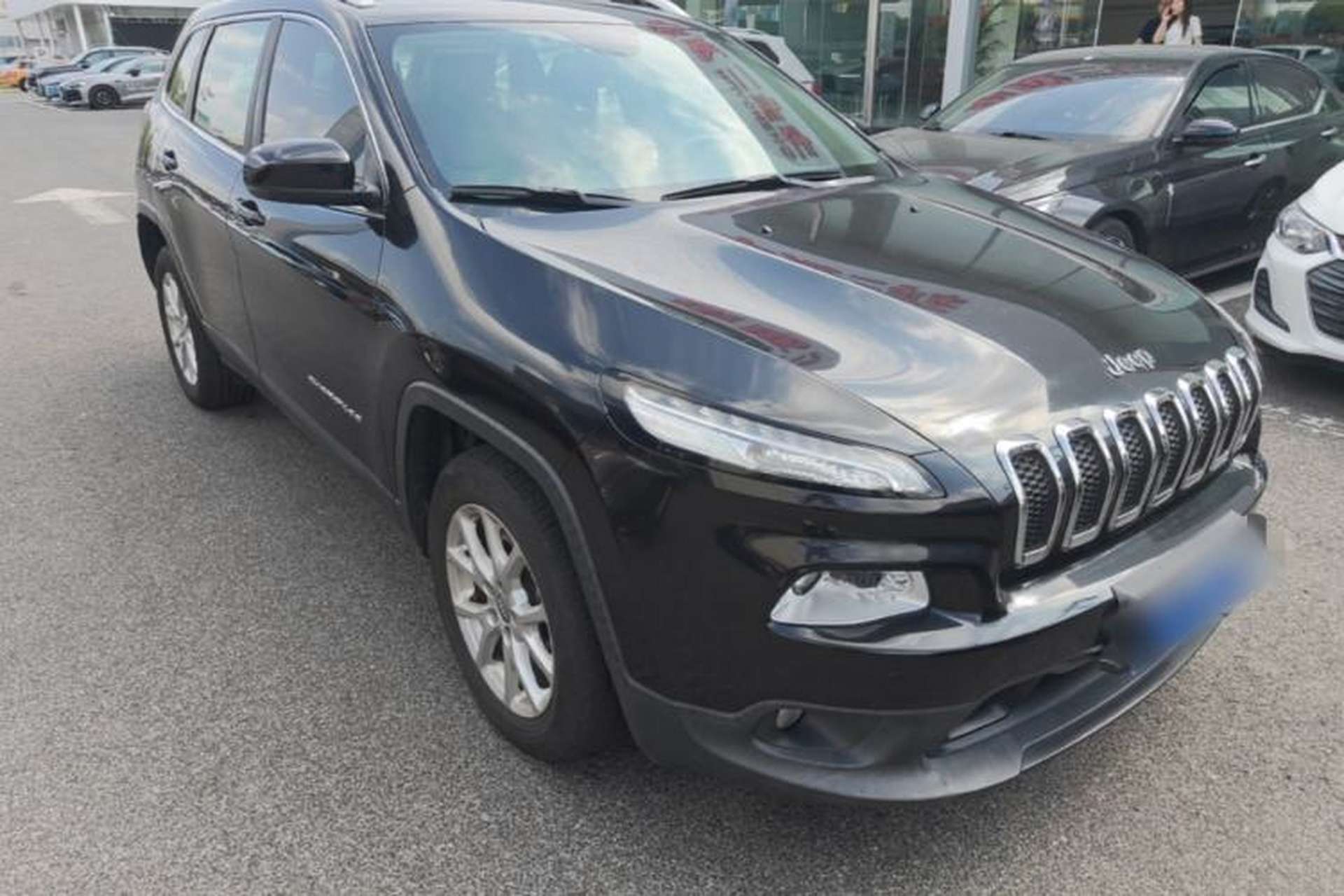 Used Jeep Cherokee 2016 2.0L Superior Edition Front Right 45 Deg