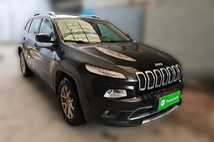 Used Jeep Cherokee 2016 2.4L Professional Smart Version Front Right 45 Deg