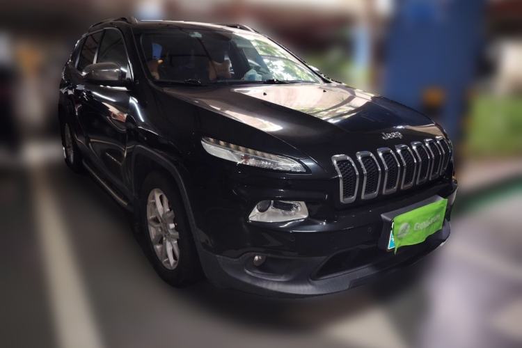 Used Jeep Cherokee 2016 2.4L Leading Edition Front Right 45 Deg