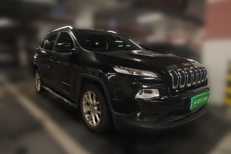 Used Jeep Cherokee 2016 2.4L Leading Edition Front Right 45 Deg