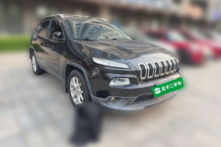 Used Jeep Cherokee 2016 2.4L Leading Edition Front Right 45 Deg
