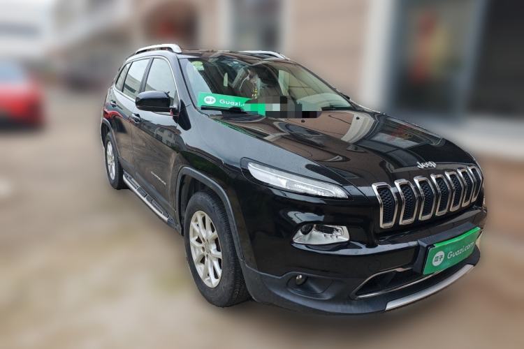 Used Jeep Cherokee 2016 2.4L Professional Smart Version Front Right 45 Deg