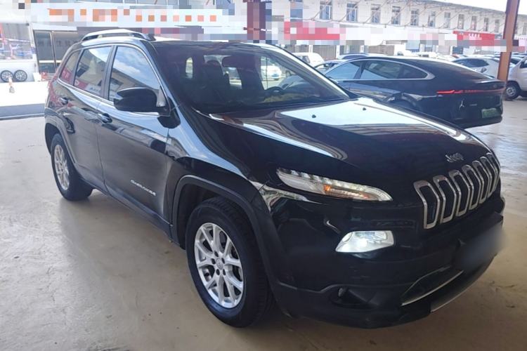 Used Jeep Cherokee 2016 2.4L Professional Smart Version Front Right 45 Deg