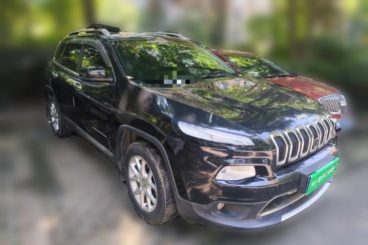 Used Jeep Cherokee 2016 2.4L Leading Edition Front Right 45 Deg