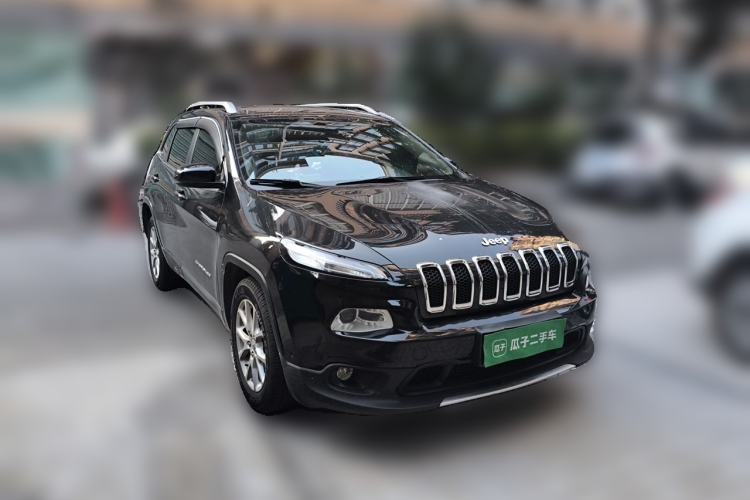 Used Jeep Cherokee 2016 2.4L Leading Smart Version Front Right 45 Deg