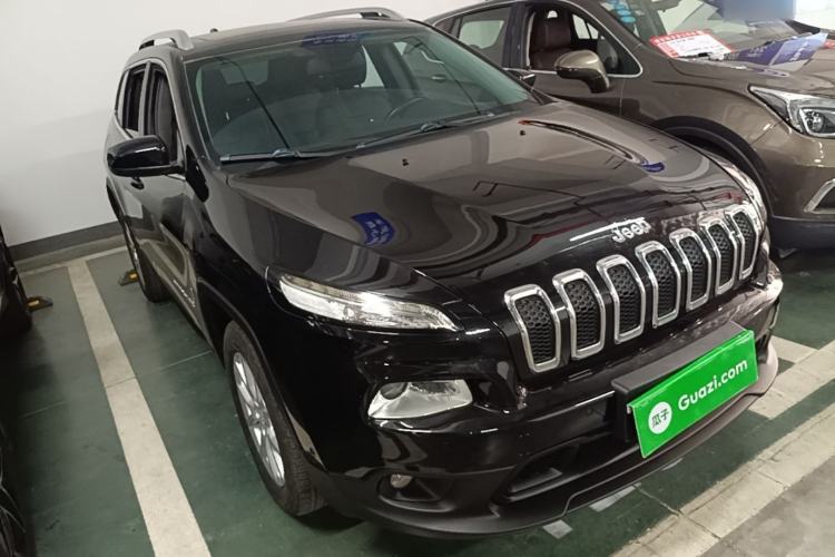 Used Jeep Cherokee 2016 2.0L Superior Edition Front Right 45 Deg