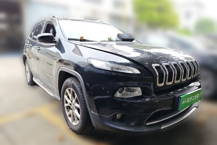 Used Jeep Cherokee 2016 2.4L Professional Edition Front Right 45 Deg