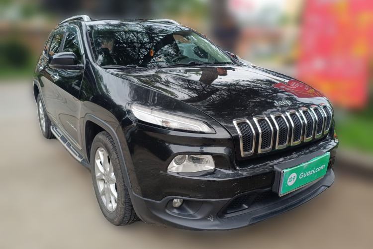 Used Jeep Cherokee 2016 2.0L Superior Edition Front Right 45 Deg
