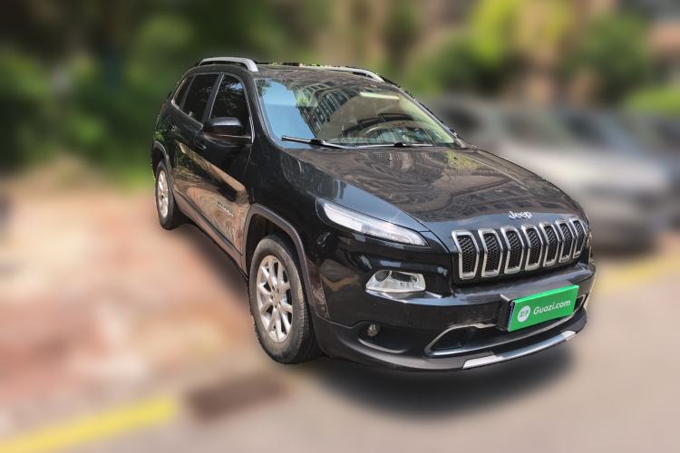 Used Jeep Cherokee 2016 2.4L Professional Smart Version Front Right 45 Deg