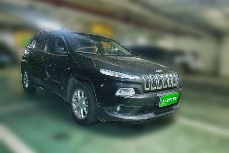 Used Jeep Cherokee 2016 2.4L Leading Edition Front Right 45 Deg