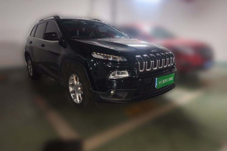 Used Jeep Cherokee 2016 2.0L Superior Edition Front Right 45 Deg