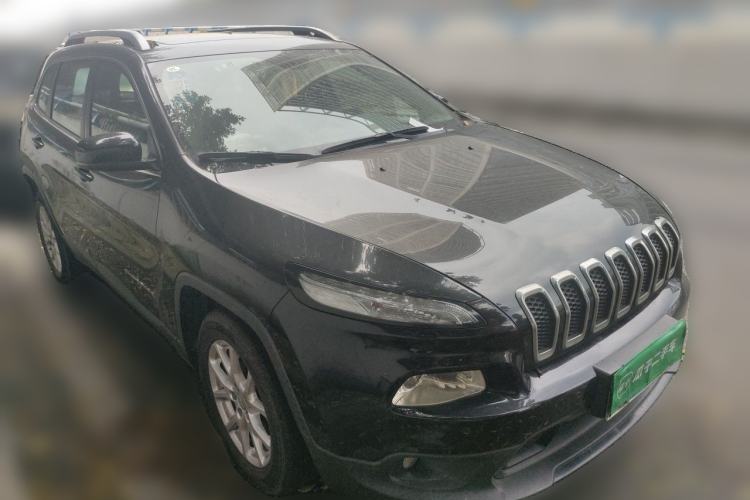 Used Jeep Cherokee 2016 2.0L Superior Edition Front Right 45 Deg