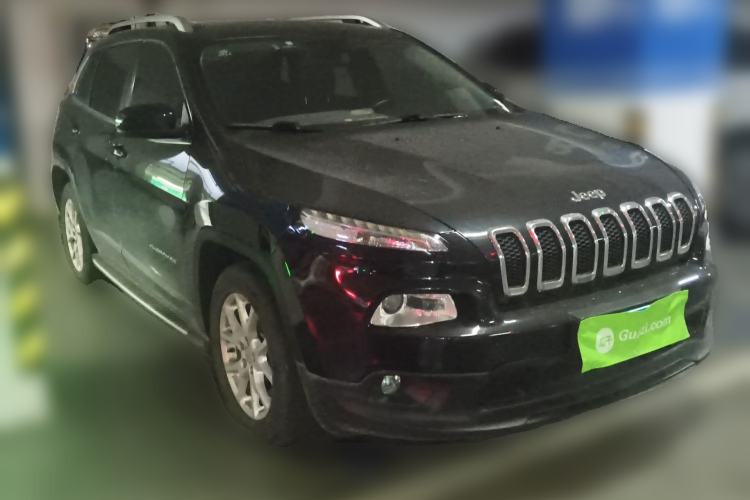 Used Jeep Cherokee 2016 2.4L Leading Edition Front Right 45 Deg