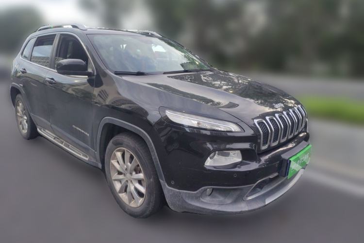 Used Jeep Cherokee 2016 2.4L Superior Edition Front Right 45 Deg