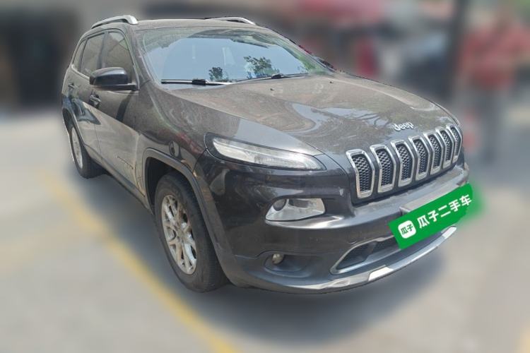 Used Jeep Cherokee 2016 2.4L Professional Edition Front Right 45 Deg
