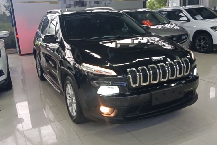 Used Jeep Cherokee 2016 2.4L Leading Edition Front Right 45 Deg