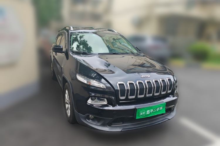 Used Jeep Cherokee 2016 2.0L Superior Edition Front Right 45 Deg