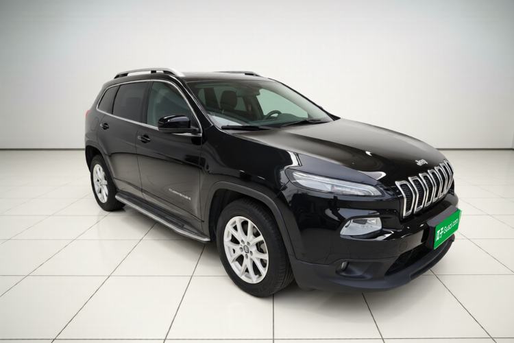 Used Jeep Cherokee 2016 2.4L Leading Smart Version Front Right 45 Deg