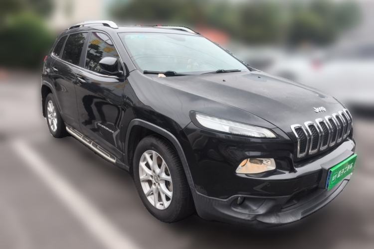 Used Jeep Cherokee 2016 2.4L Leading Edition Front Right 45 Deg