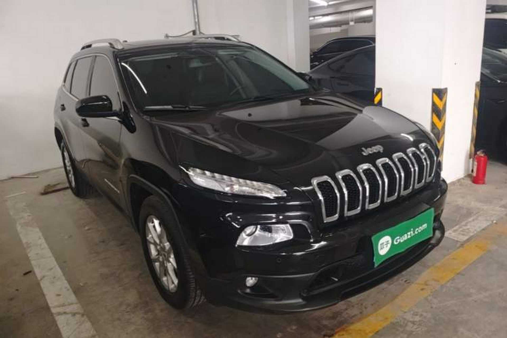 Used Jeep Cherokee 2016 2.4L Leading Edition Front Right 45 Deg