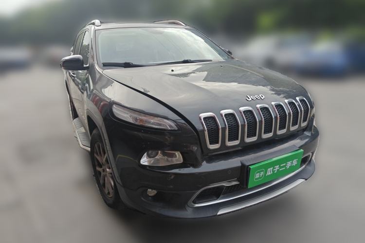 Used Jeep Cherokee 2016 2.4L Professional Smart Version Front Right 45 Deg