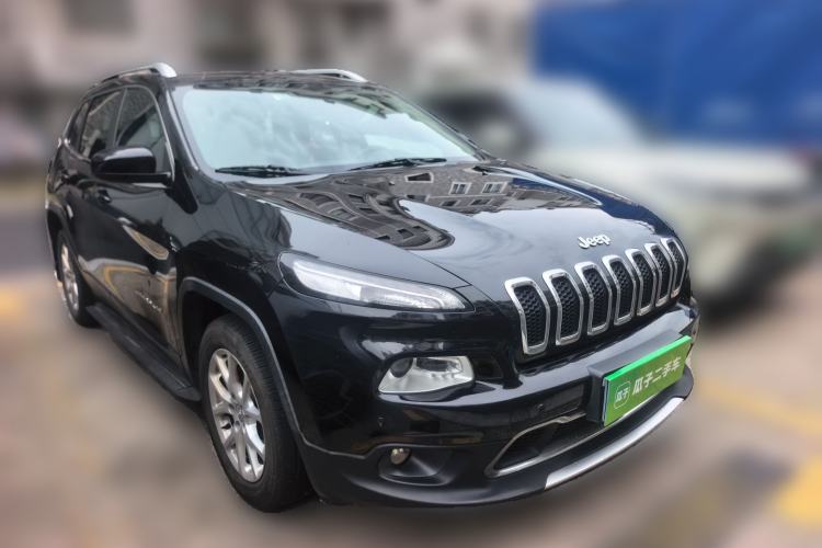 Used Jeep Cherokee 2016 2.4L Leading Smart Version Front Right 45 Deg