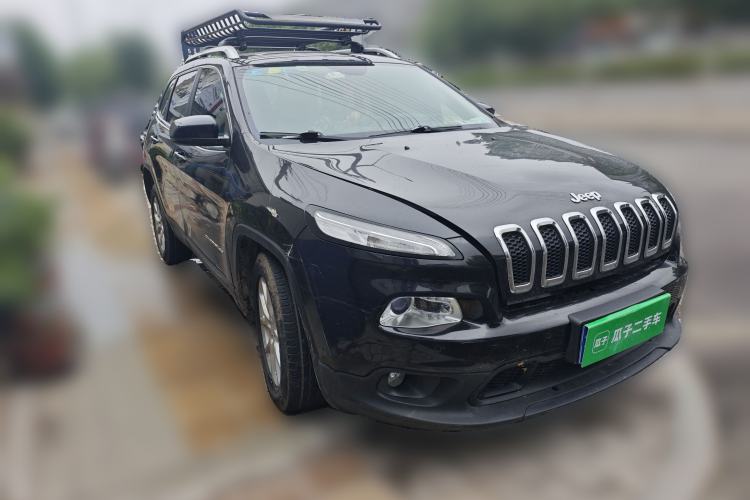 Used Jeep Cherokee 2016 2.4L Leading Smart Version Front Right 45 Deg