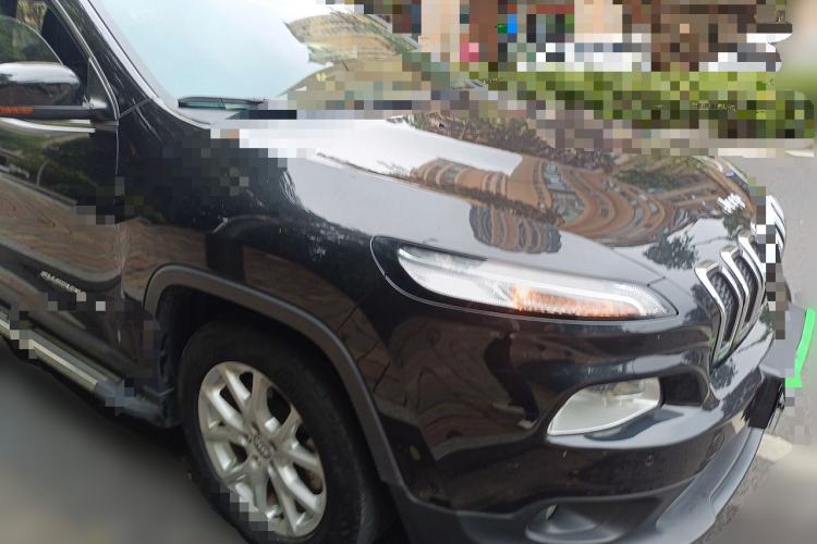 Used Jeep Cherokee 2016 2.4L Leading Edition Front Right 45 Deg