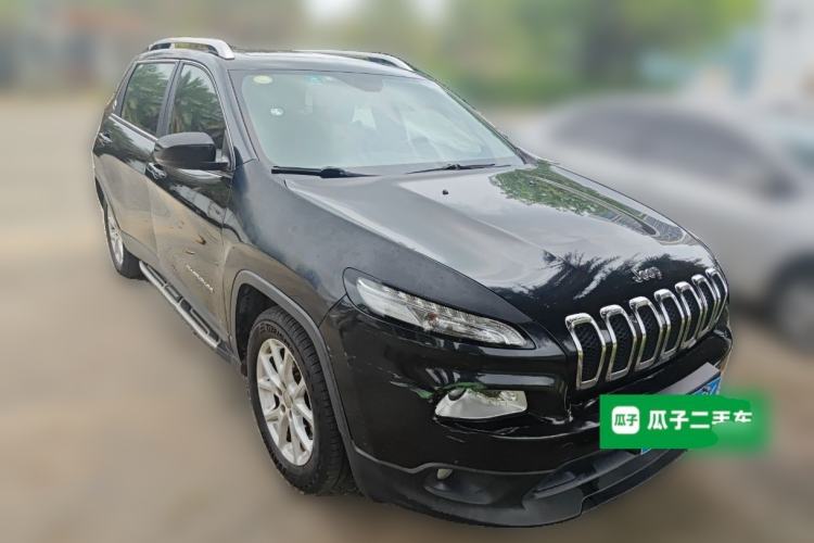 Used Jeep Cherokee 2016 2.4L Leading Edition Front Right 45 Deg