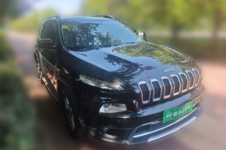 Used Jeep Cherokee 2016 2.4L Professional Smart Version Front Right 45 Deg