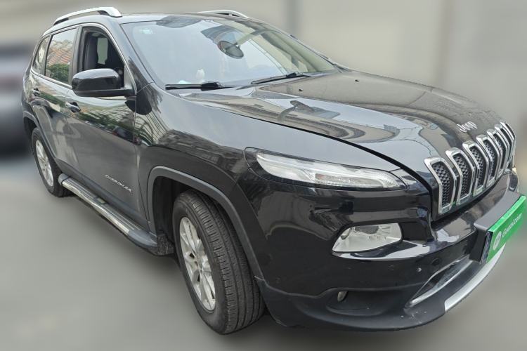 Used Jeep Cherokee 2016 2.4L Professional Smart Version Front Right 45 Deg