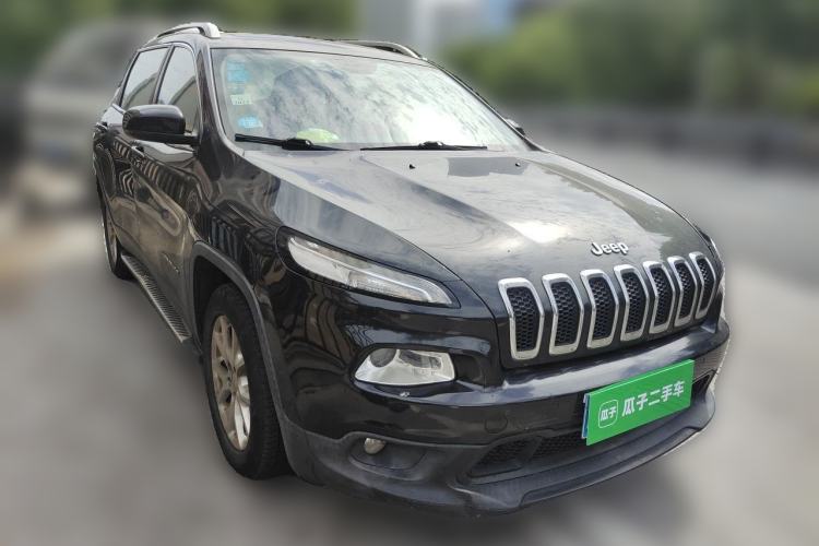 Used Jeep Cherokee 2016 2.4L Leading Edition Front Right 45 Deg