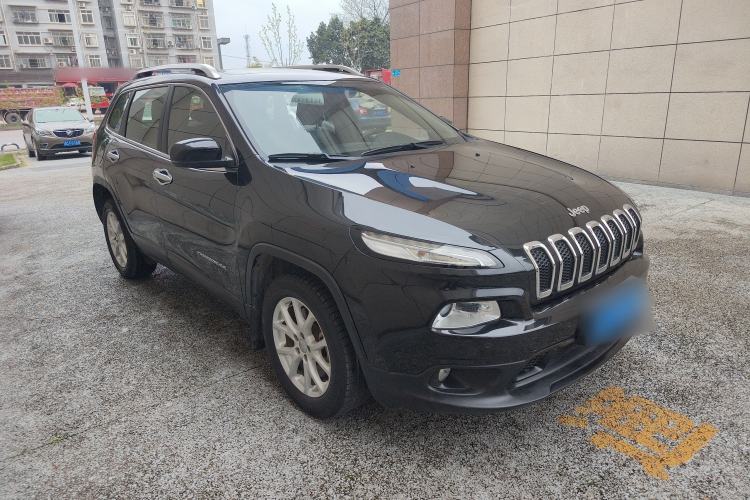 Used Jeep Cherokee 2016 2.0L Leading Edition Front Right 45 Deg