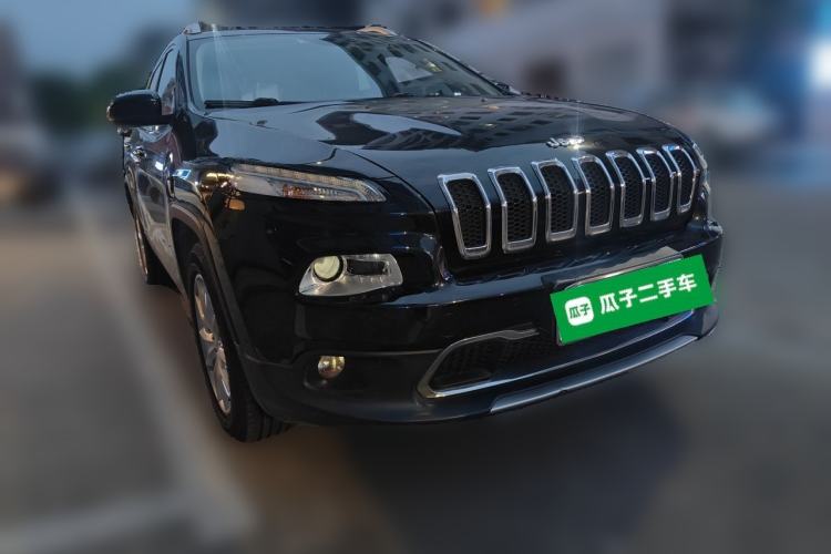 Used Jeep Cherokee 2016 2.4L Superior Edition Front Right 45 Deg