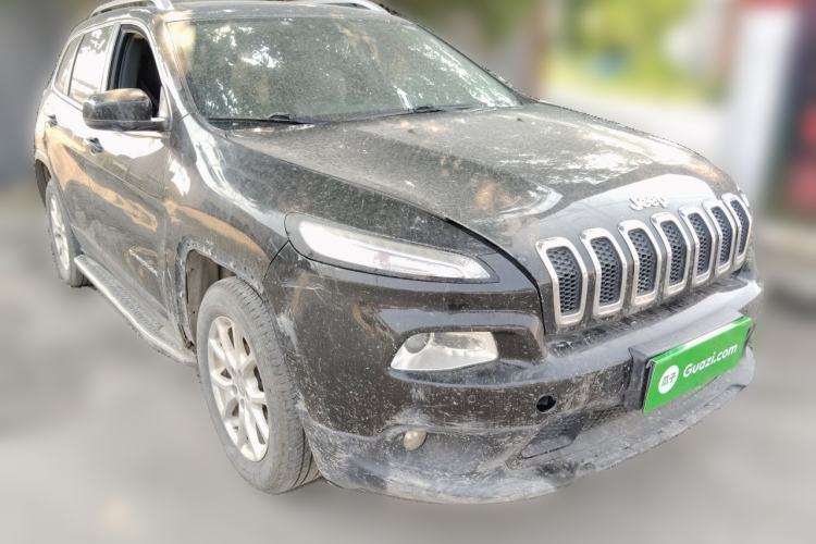Used Jeep Cherokee 2016 2.0L Superior Edition Front Right 45 Deg
