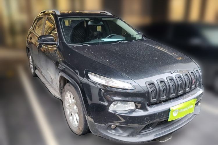 Used Jeep Cherokee 2016 2.0L Superior Edition Front Right 45 Deg