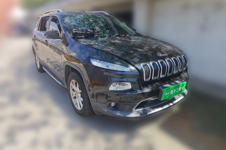 Used Jeep Cherokee 2016 2.4L Professional Smart Version Front Right 45 Deg