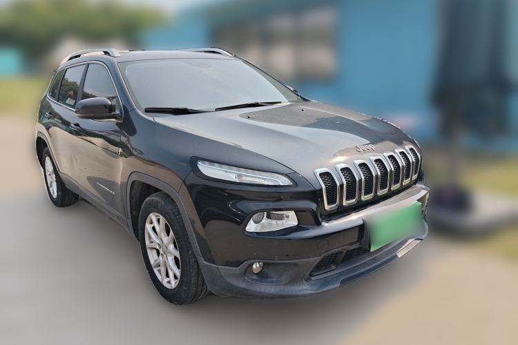 Used Jeep Cherokee 2016 2.0L Superior Edition Front Right 45 Deg