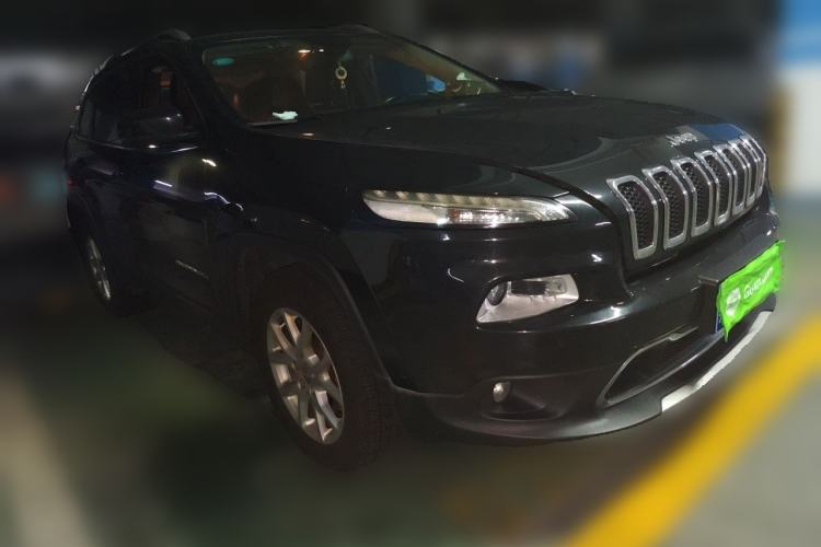 Used Jeep Cherokee 2016 2.4L Professional Smart Version Front Right 45 Deg