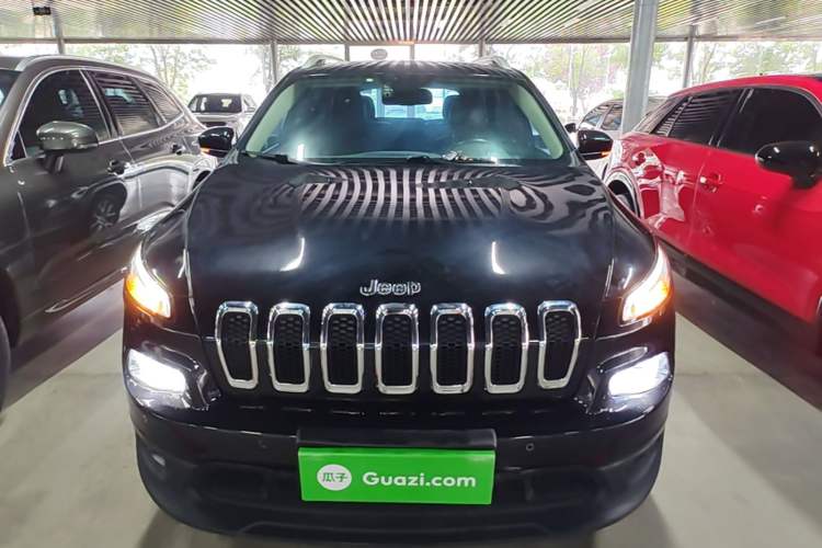 Used Jeep Cherokee 2016 2.0L Superior Edition Front