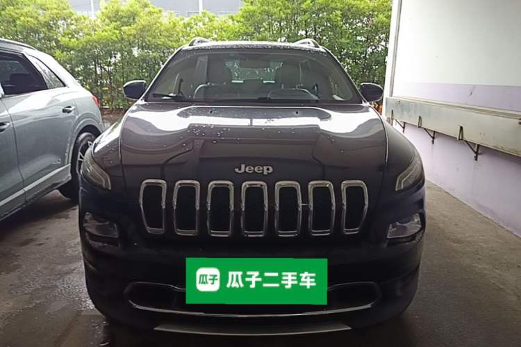 Used Jeep Cherokee 2016 2.4L Professional Smart Version Front
