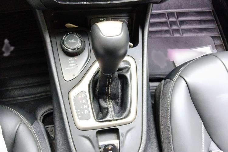 Used Jeep Cherokee 2016 2.4L Professional Smart Version Gear Lever