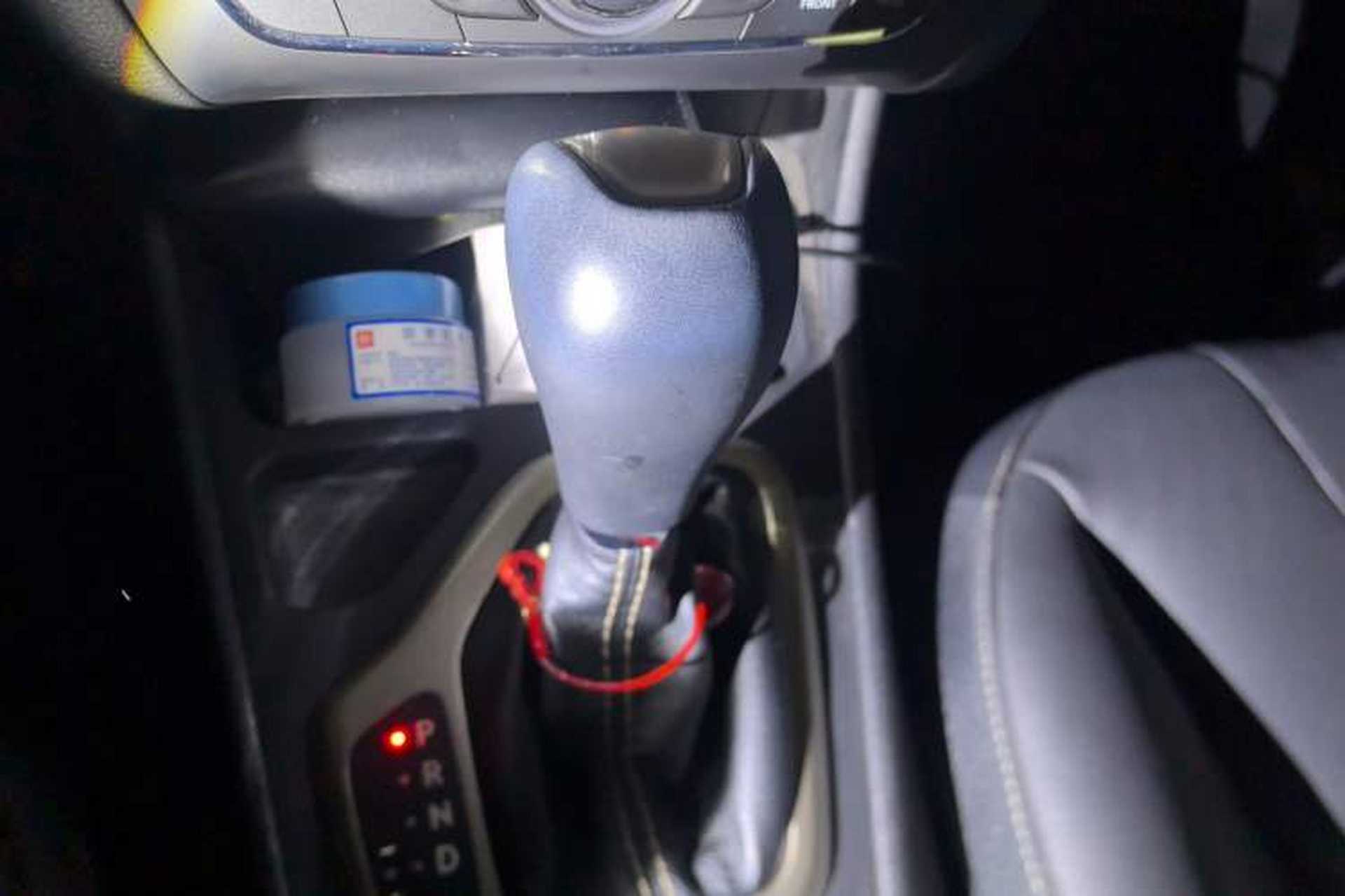 Used Jeep Cherokee 2016 2.0L Superior Edition Gear Lever