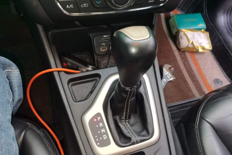 Used Jeep Cherokee 2016 2.4L Leading Edition Gear Lever