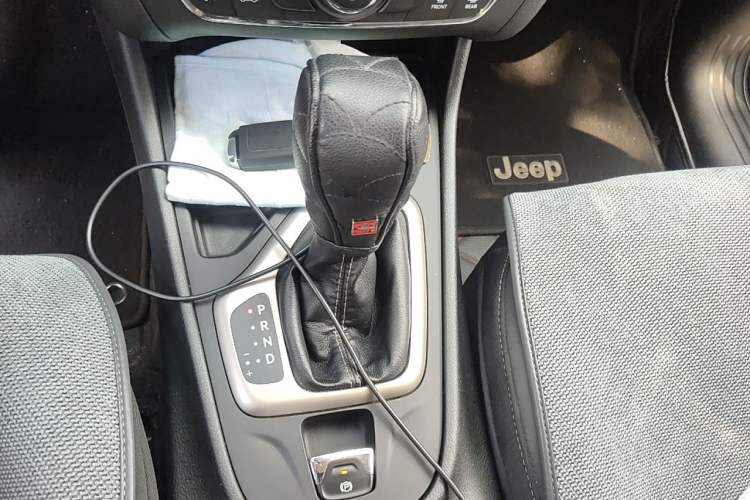 Used Jeep Cherokee 2016 2.4L Leading Smart Version Gear Lever