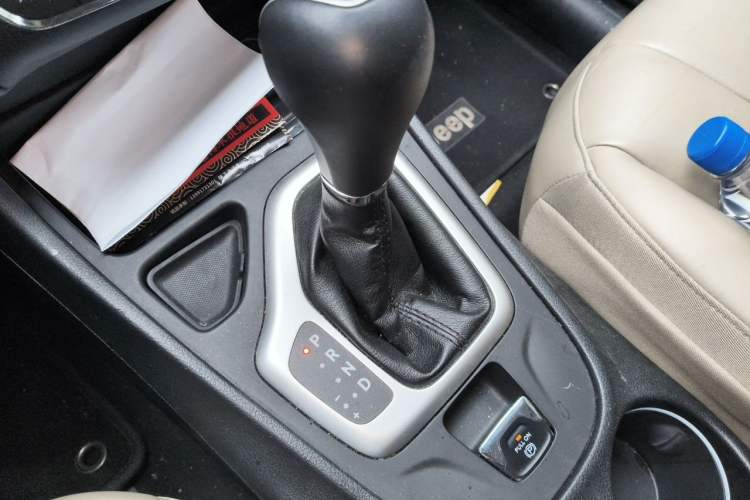 Used Jeep Cherokee 2016 2.0L Superior Edition Gear Lever