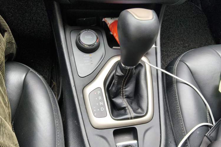 Used Jeep Cherokee 2016 2.4L Professional Smart Version Gear Lever