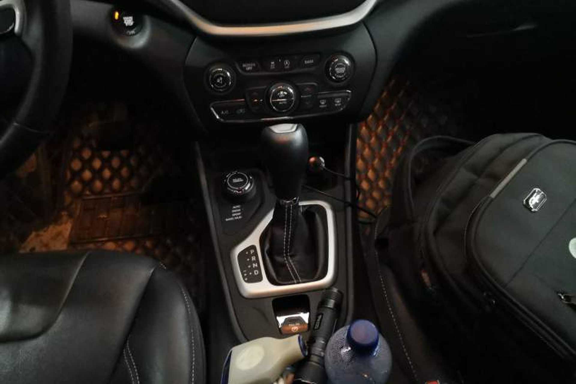Used Jeep Cherokee 2016 2.4L Professional Edition Gear Lever