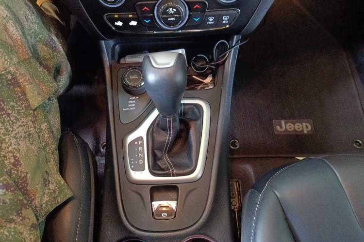 Used Jeep Cherokee 2016 2.4L Superior Edition Gear Lever