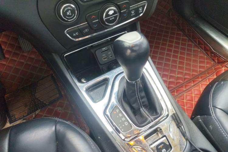 Used Jeep Cherokee 2016 2.4L Leading Edition Gear Lever